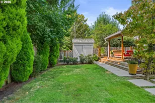 12246 NW Kearney St, Portland, OR 97229 - Photo 32