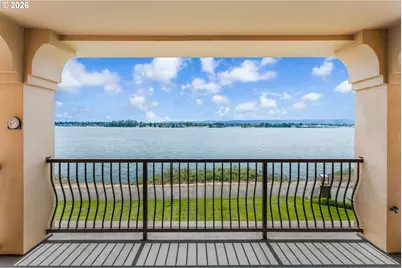 2015 SE Columbia River Dr #220, Vancouver, WA 98661 - Photo 6