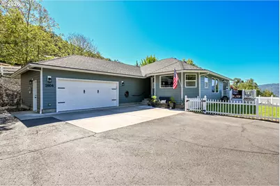 2804 NW Daysha Dr, Roseburg, OR 97471 - Photo 1