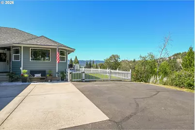 2804 NW Daysha Dr, Roseburg, OR 97471 - Photo 6