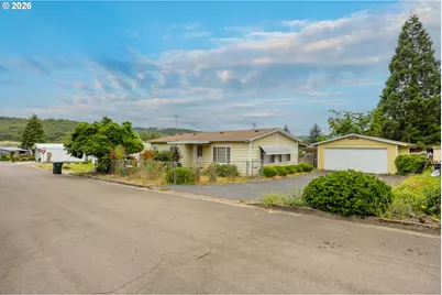 172 W Kristen Ct, Roseburg, OR 97471 - Photo 2