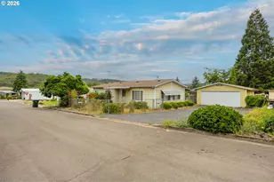 172 W Kristen Ct, Roseburg, OR 97471 - Photo 2