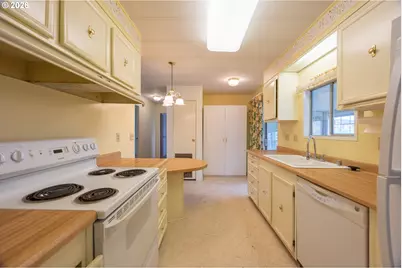 172 W Kristen Ct, Roseburg, OR 97471 - Photo 8