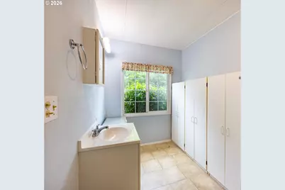 172 W Kristen Ct, Roseburg, OR 97471 - Photo 16