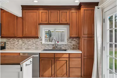 8424 SE Cornwell Ave, Happy Valley, OR 97086 - Photo 10