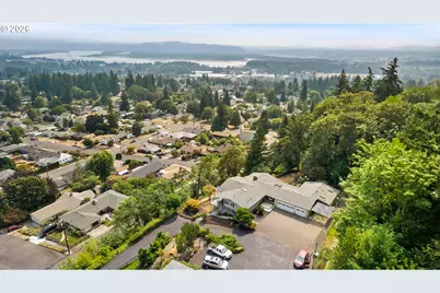 2105 NW Couch St, Camas, WA 98607 - Photo 36