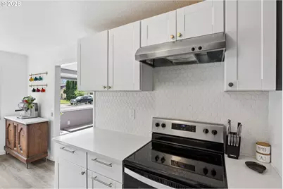 9805 N Clarendon Ave, Portland, OR 97203 - Photo 14