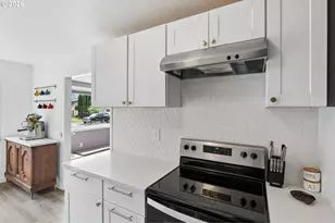 9805 N Clarendon Ave, Portland, OR 97203 - Photo 14