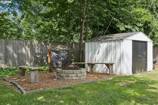 9805 N Clarendon Ave, Portland, OR 97203 - Photo 32