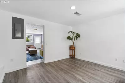 9805 N Clarendon Ave, Portland, OR 97203 - Photo 10
