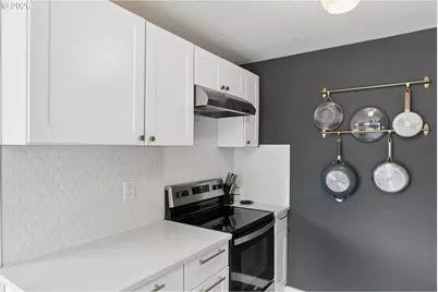 9805 N Clarendon Ave, Portland, OR 97203 - Photo 12