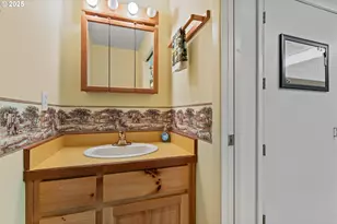 1470 E Willis Creek Rd, Winston, OR 97496 - Photo 24