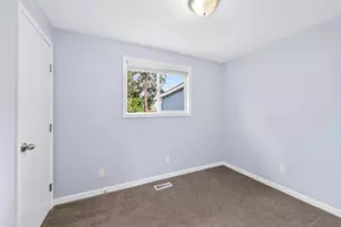 7812 SE Crystal Springs Blvd, Portland, OR 97206 - Photo 18