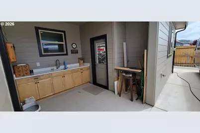 879 Pebble Crk St, Sutherlin, OR 97479 - Photo 28