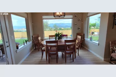 879 Pebble Crk St, Sutherlin, OR 97479 - Photo 10