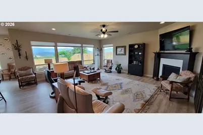 879 Pebble Crk St, Sutherlin, OR 97479 - Photo 6