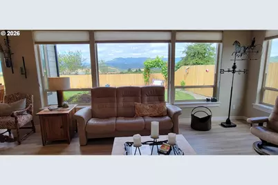 879 Pebble Crk St, Sutherlin, OR 97479 - Photo 8