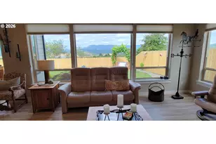 879 Pebble Creek St, Sutherlin, OR 97479 - Photo 8