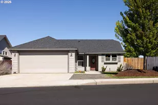 2721 NE 6th Dr, Redmond, OR 97756 - Photo 2