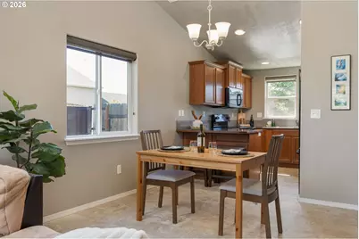 2721 NE 6th Dr, Redmond, OR 97756 - Photo 14