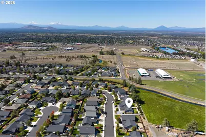 2721 NE 6th Dr, Redmond, OR 97756 - Photo 2