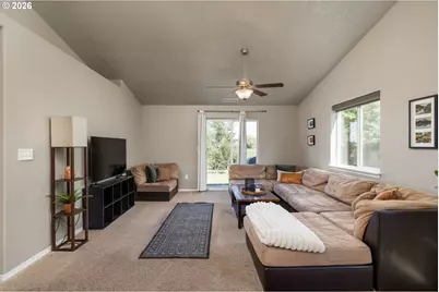 2721 NE 6th Dr, Redmond, OR 97756 - Photo 12