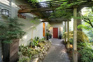 4242 SW Twombly Ave, Portland, OR 97239 - Photo 2