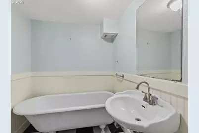 817 NW Earl Ave, Gresham, OR 97030 - Photo 12