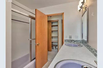 8835 SW Oak Ln, Portland, OR 97223 - Photo 22