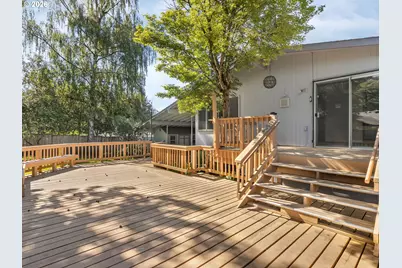 8835 SW Oak Ln, Portland, OR 97223 - Photo 8