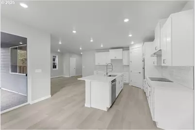 415 SW 32nd St, Battle Ground, WA 98604 - Photo 2