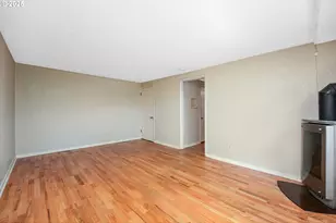 2025 SE Caruthers St, Portland, OR 97214 - Photo 10