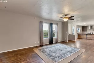 1033 Camelot Dr, Salem, OR 97306 - Photo 36