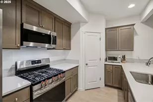 1121 N Auburn Pl, Ridgefield, WA 98642 - Photo 12