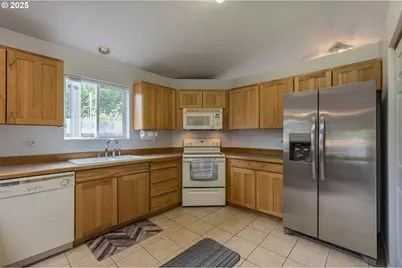 903 Chickses Dr, Coos Bay, OR 97420 - Photo 8