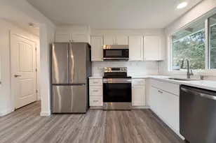 2409 SE Higgins Dr, Vancouver, WA 98683 - Photo 2