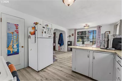 301 E 2nd St, Canby, OR 97013 - Photo 14