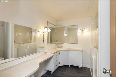 11624 SW Royal Villa Dr, Portland, OR 97224 - Photo 38
