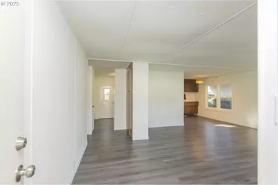 11624 SW Royal Villa Dr, Portland, OR 97224 - Photo 12