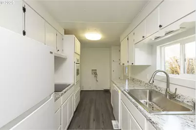 11624 SW Royal Villa Dr, Portland, OR 97224 - Photo 22