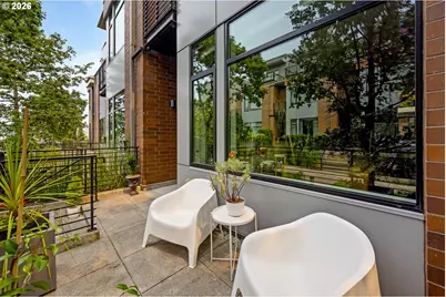 1636 NW Riverscape St, Portland, OR 97209 - Photo 2