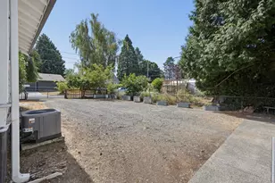 205 NW 12th St, Gresham, OR 97030 - Photo 38