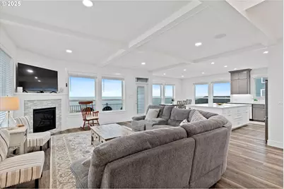 813 SW 9th St, Lincoln City, OR 97367 - Photo 2