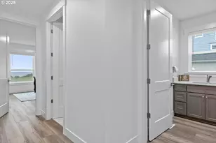 813 SW 9th St, Lincoln City, OR 97367 - Photo 40