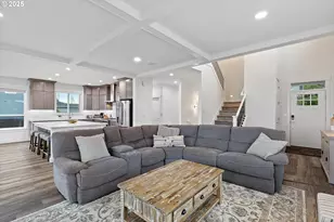 813 SW 9th St, Lincoln City, OR 97367 - Photo 4