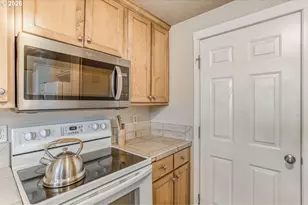 17395 SW Vincent St, Beaverton, OR 97078 - Photo 14