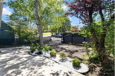 12311 SE Ramona St, Portland, OR 97236 - Photo 14