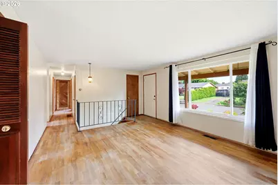17913 SE Mill Ct, Portland, OR 97233 - Photo 4