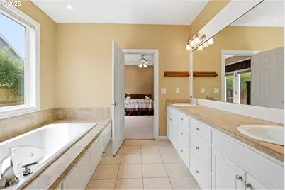 1385 NE 12th Ave, Canby, OR 97013 - Photo 18