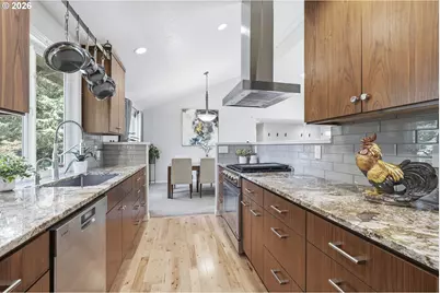 9824 SW Quail Post Rd, Portland, OR 97219 - Photo 18